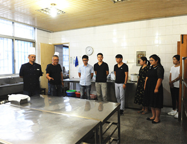 天啟食堂內(nèi)部“觀摩”