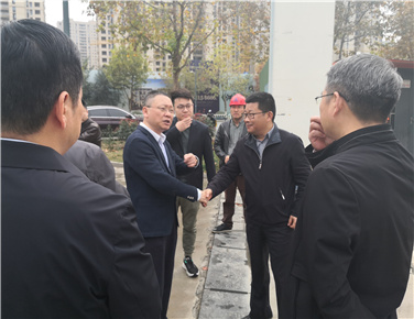 加快建設(shè)民生工程 提升居民生活幸福感 區(qū)長是峰深入一線察看并督導(dǎo)民生工程進(jìn)展工作