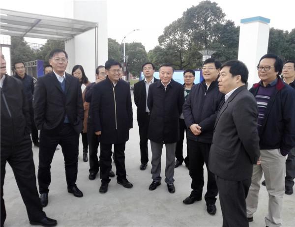 國家發(fā)改委胡祖才副主任、規(guī)劃司徐林司長一行察看科教城項(xiàng)目